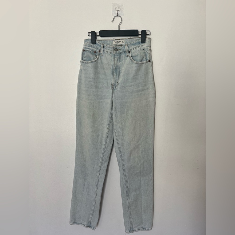 Abercrombie & Fitch “The 90’s Straight Ultra High Rise Jeans” - Carpenter